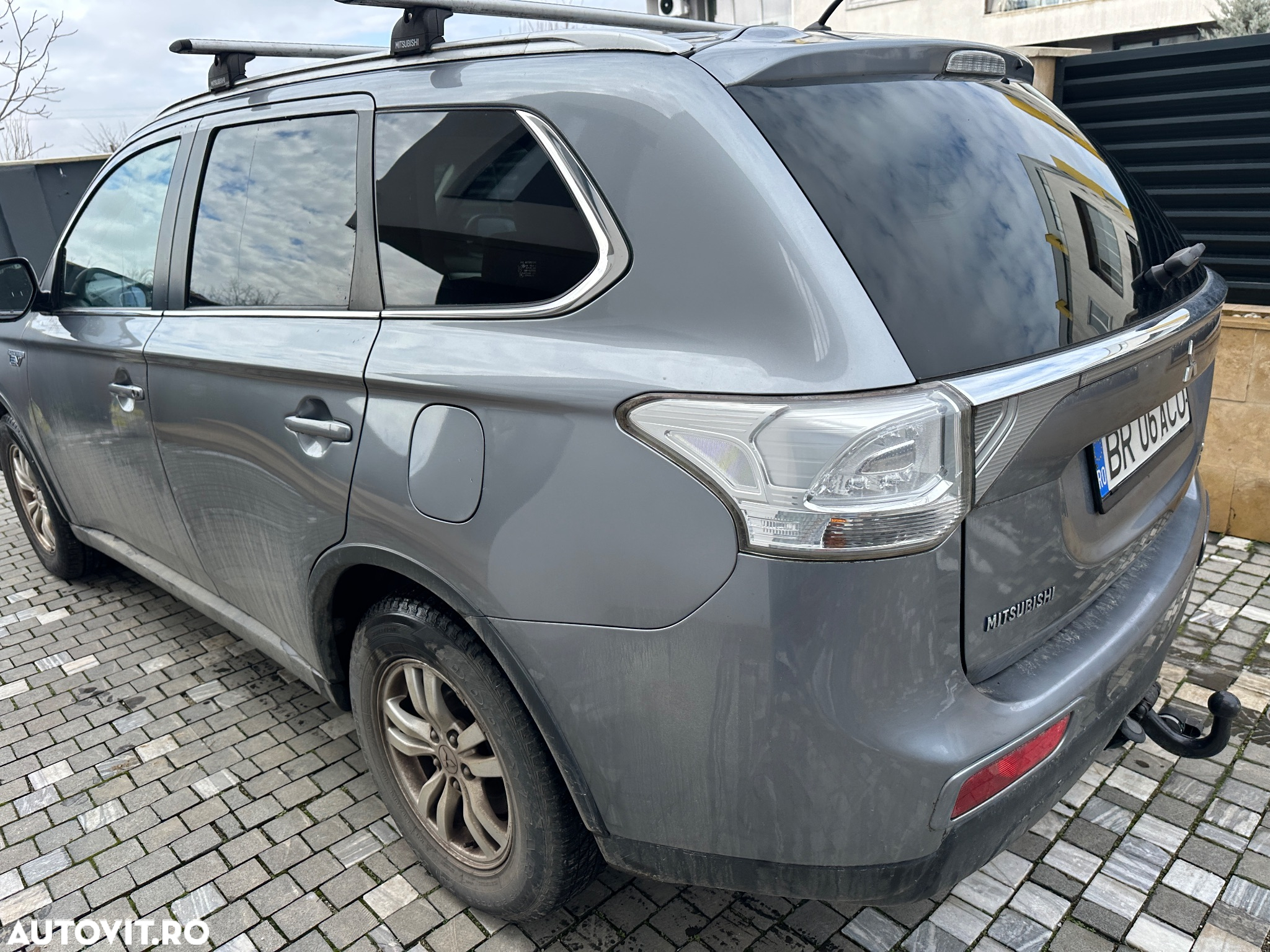 Mitsubishi Outlander 2.0 4WD Plug-In Hybrid Plus - 9