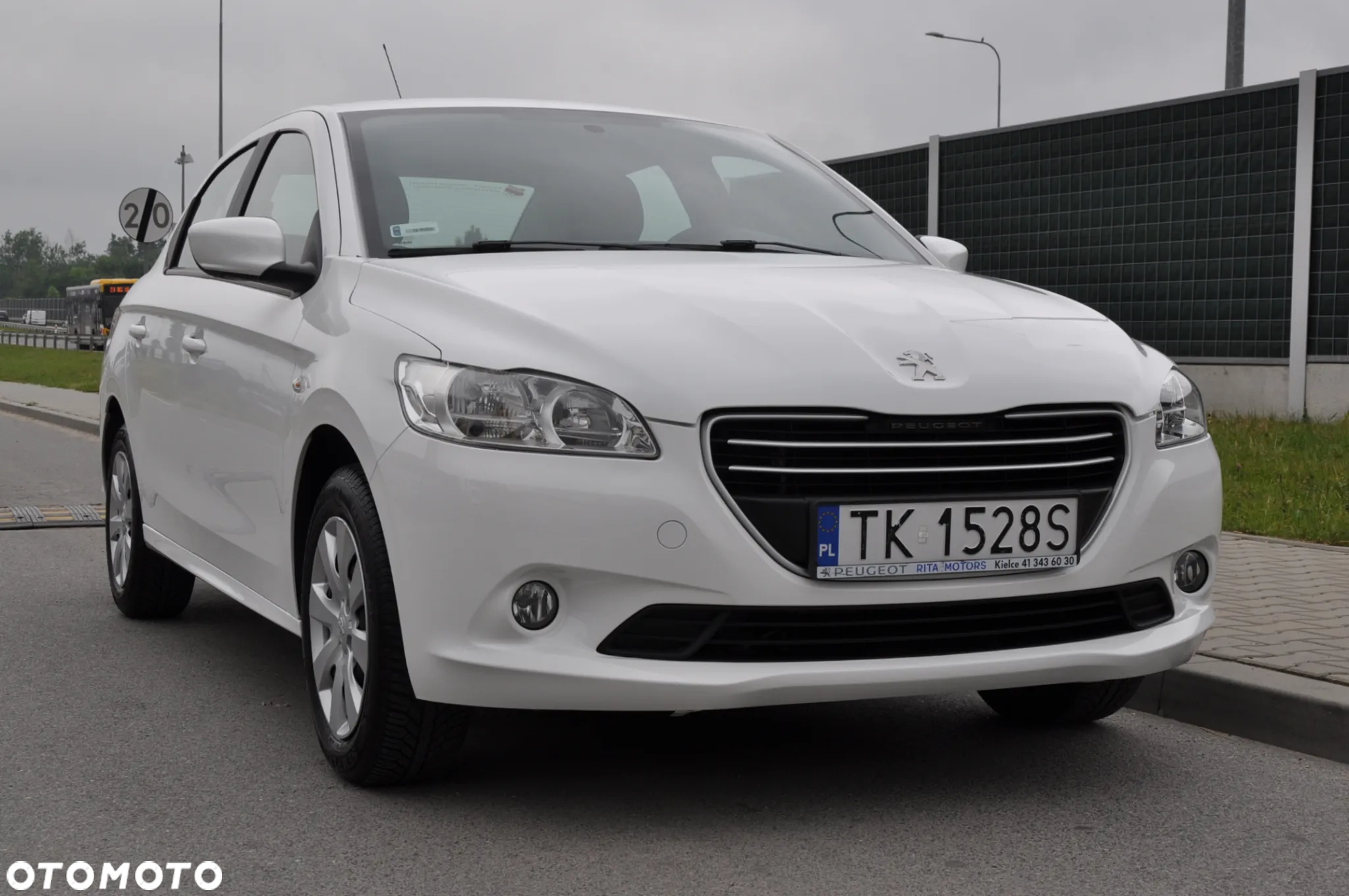 Peugeot 301 1.2 Pure Tech Access - 14