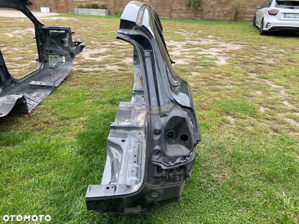 MERCEDES gla 156 slupek prog prawy lewy caly bok kolor 191 - 5