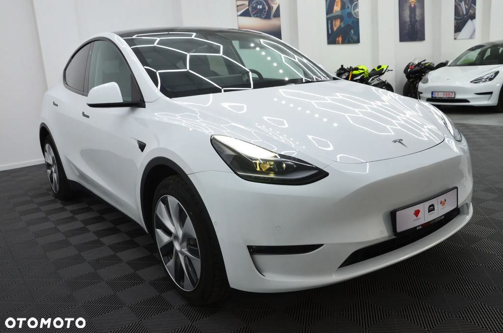 Tesla Model Y Long Range AWD - 3