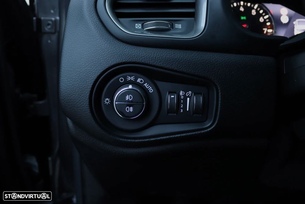 Jeep Renegade 1.0 T-GDI Limited - 29