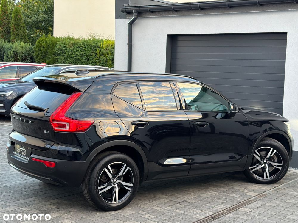 Volvo XC 40 B3 B DKG Ultra Black Edition - 31