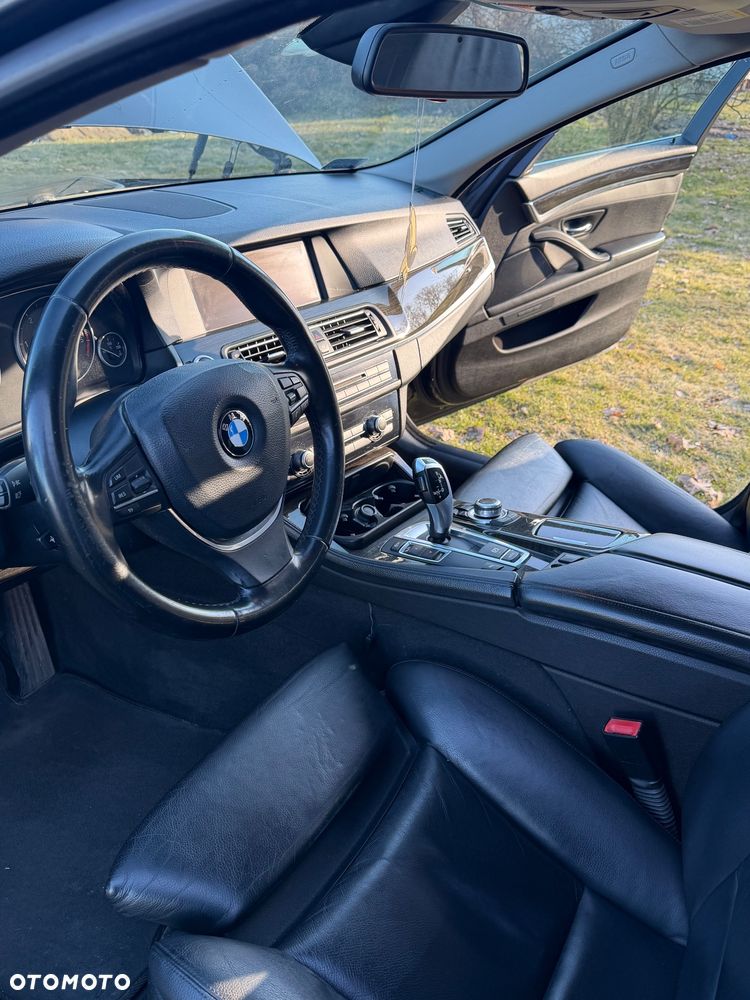 BMW Seria 5 525d - 16