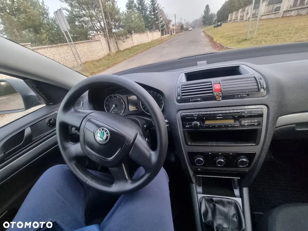 Skoda Octavia 1.6 Ambiente EU5 - 13