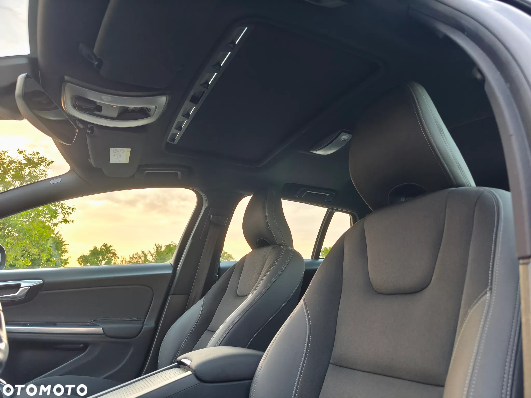 Volvo V60 D4 Drive-E Momentum - 27