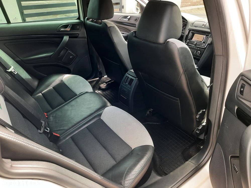 Skoda Octavia 2.0 TDI CR DPF RS - 16