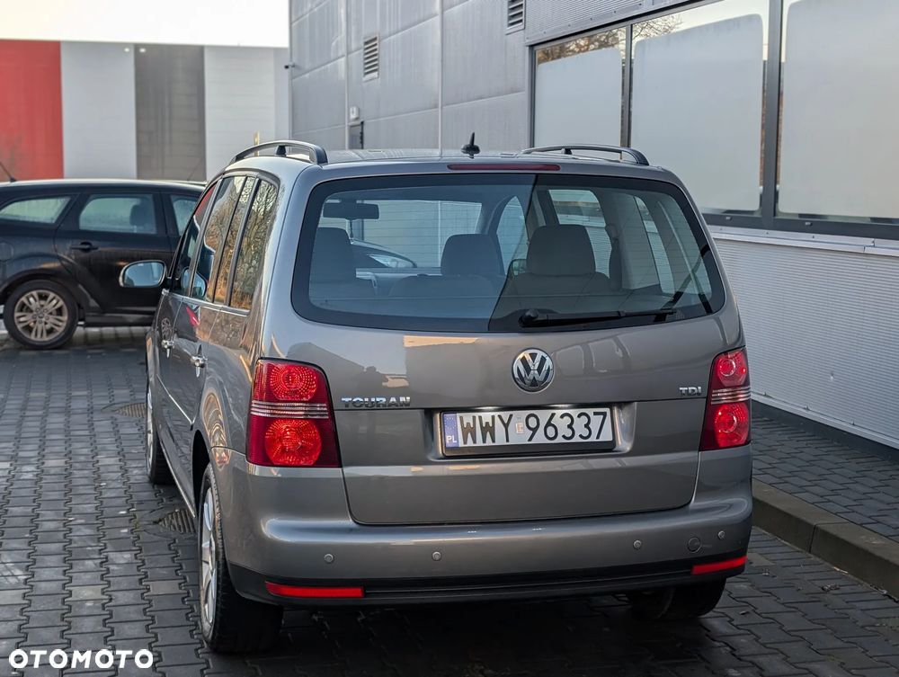 Volkswagen Touran 1.9 TDI DSG Trendline - 2