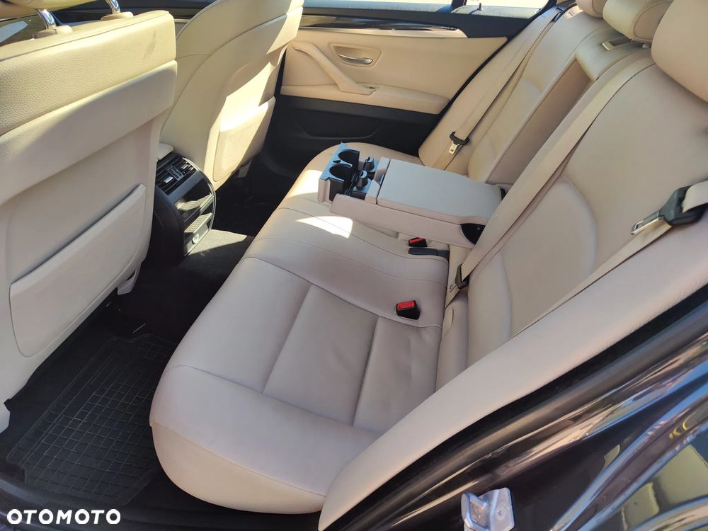 BMW Seria 5 520d Luxury Line - 12