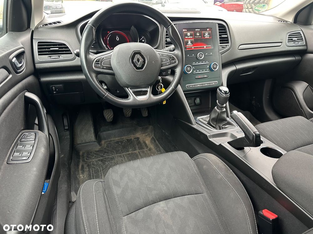 Renault Megane TCe 140 GPF LIMITED - 32