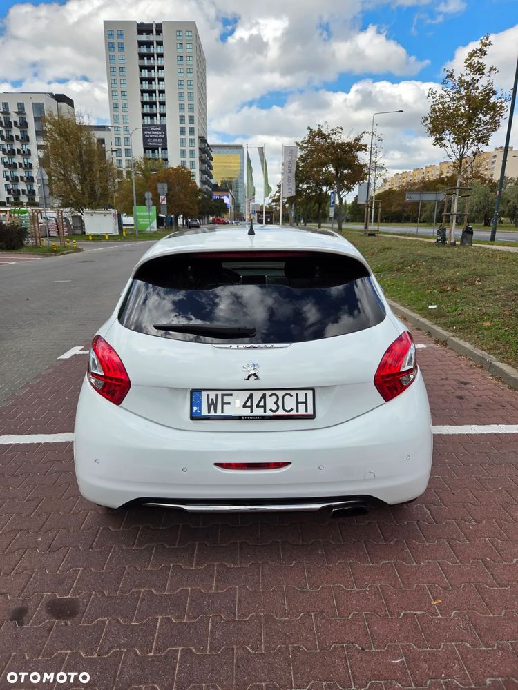 Peugeot 208 1.6 THP GTi - 11