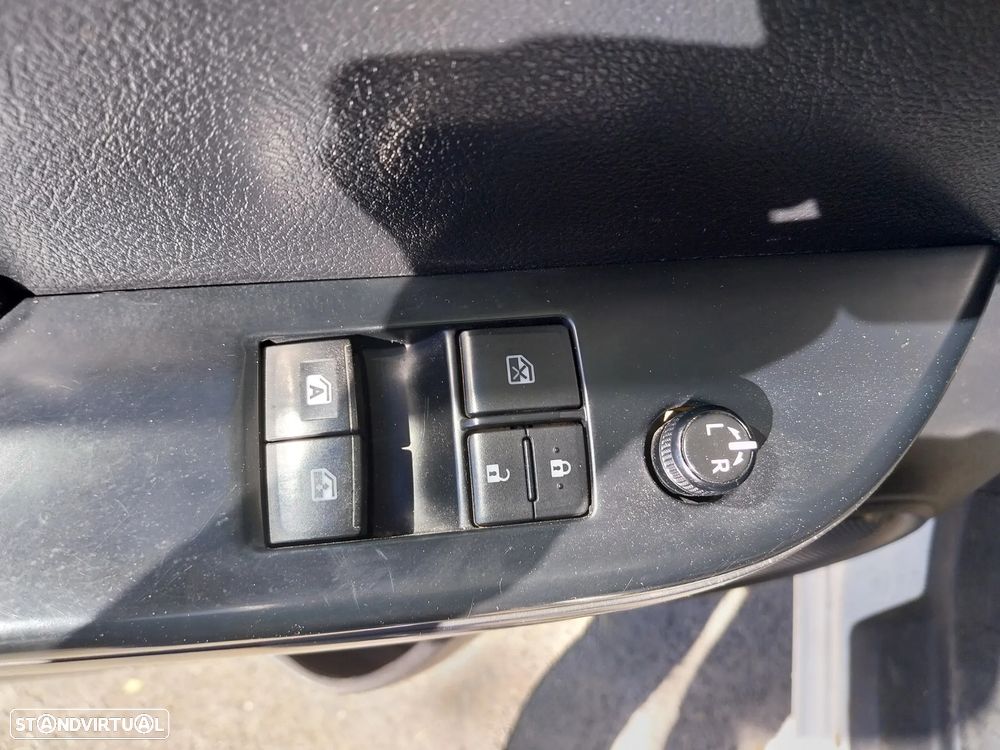 Toyota Hilux 2.4 D-4D 4WD CD CM - 6
