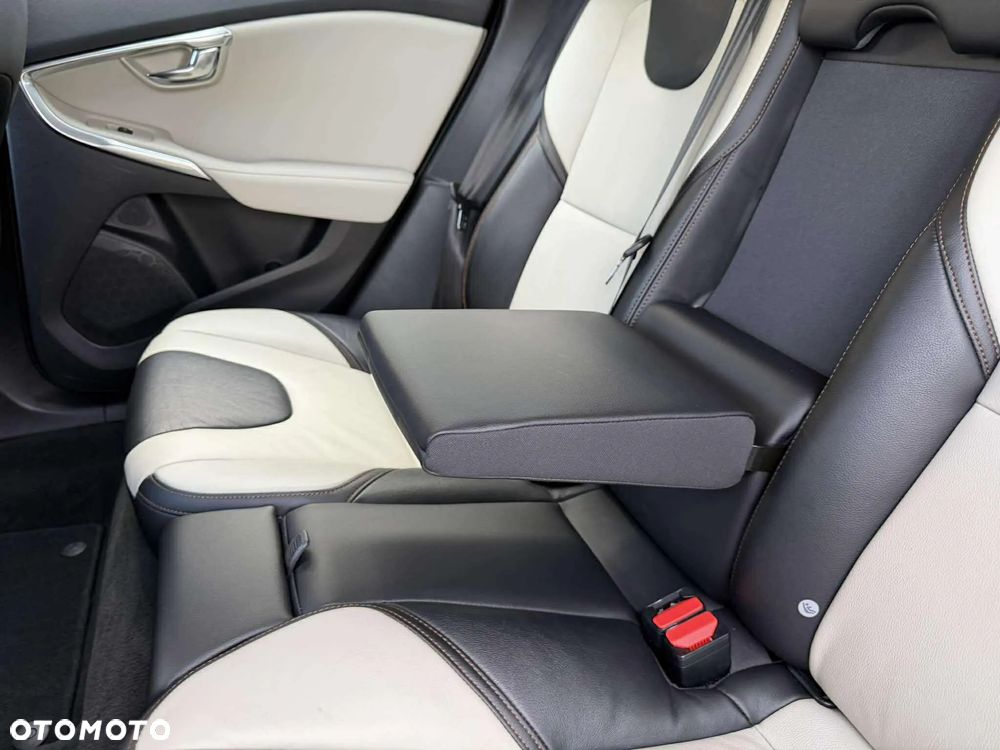 Volvo V40 Cross Country T3 Summum - 24