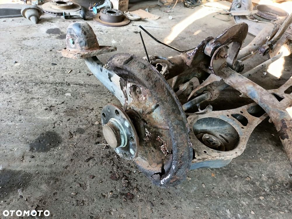 SANKI BELKA ZAWIESZENIA TYŁ VW GOLF 5 - 5