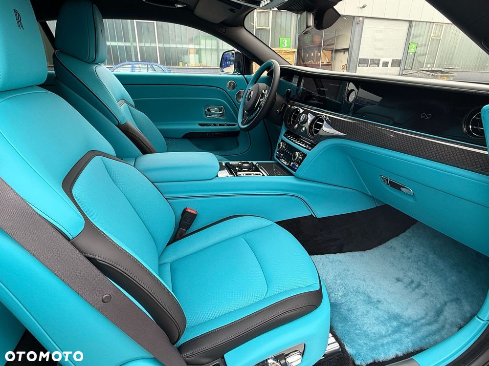 Rolls-Royce Spectre - 16