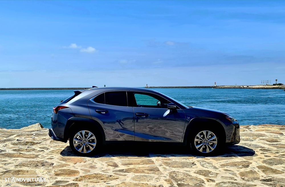 Lexus UX 250h Sport - 8