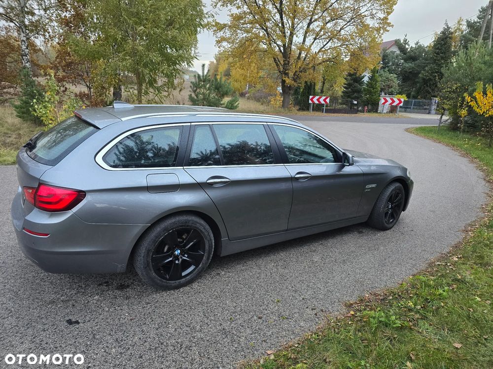 BMW Seria 5 525d xDrive Sport-Aut - 2