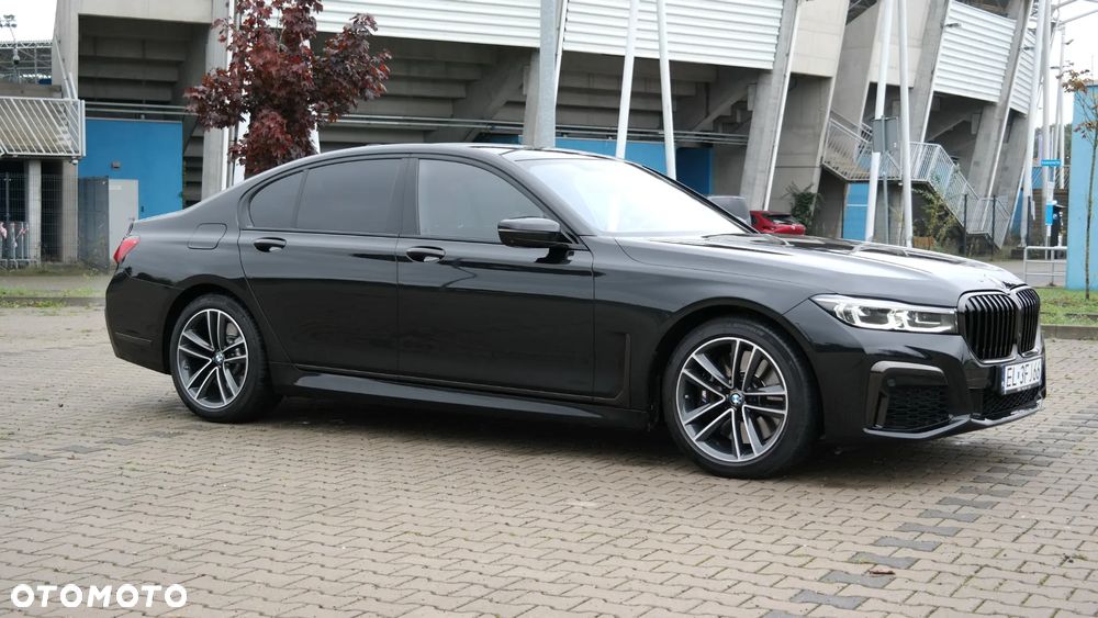 BMW Seria 7 750i xDrive sport - 31