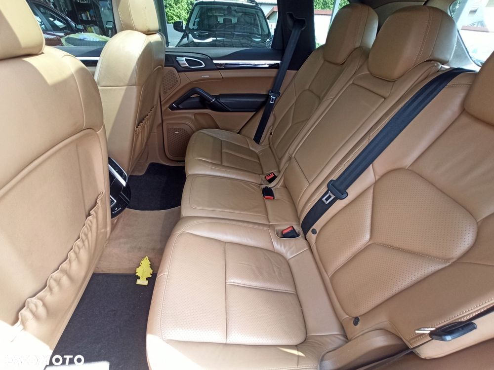 Porsche Cayenne - 8