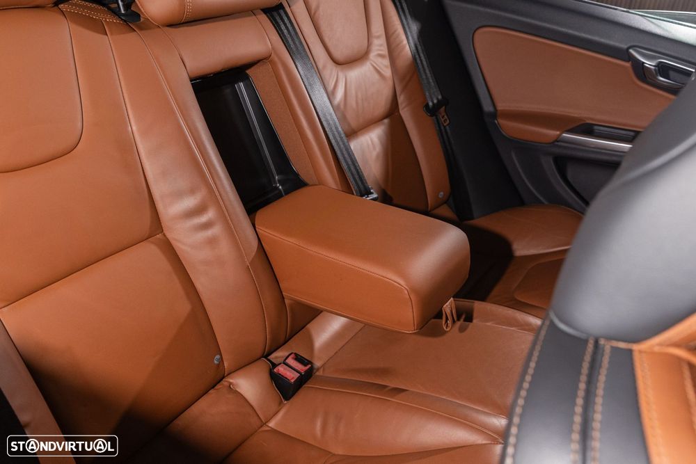 Volvo S60 Cross Country - 22