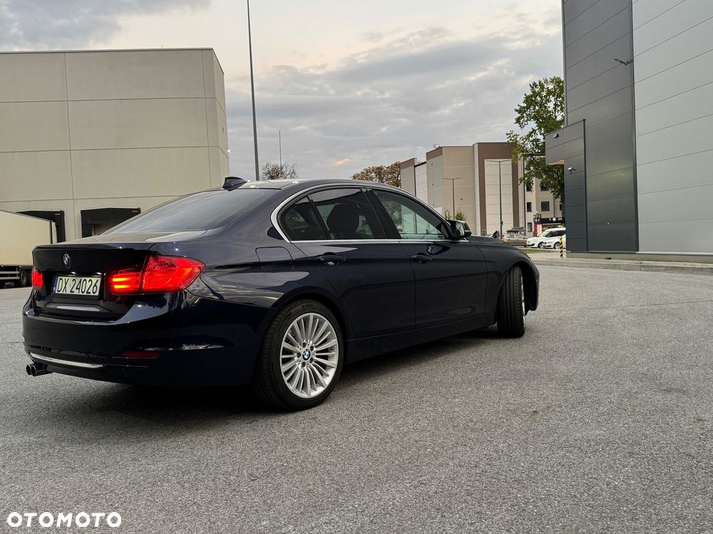 BMW Seria 3 328i Luxury Line - 3