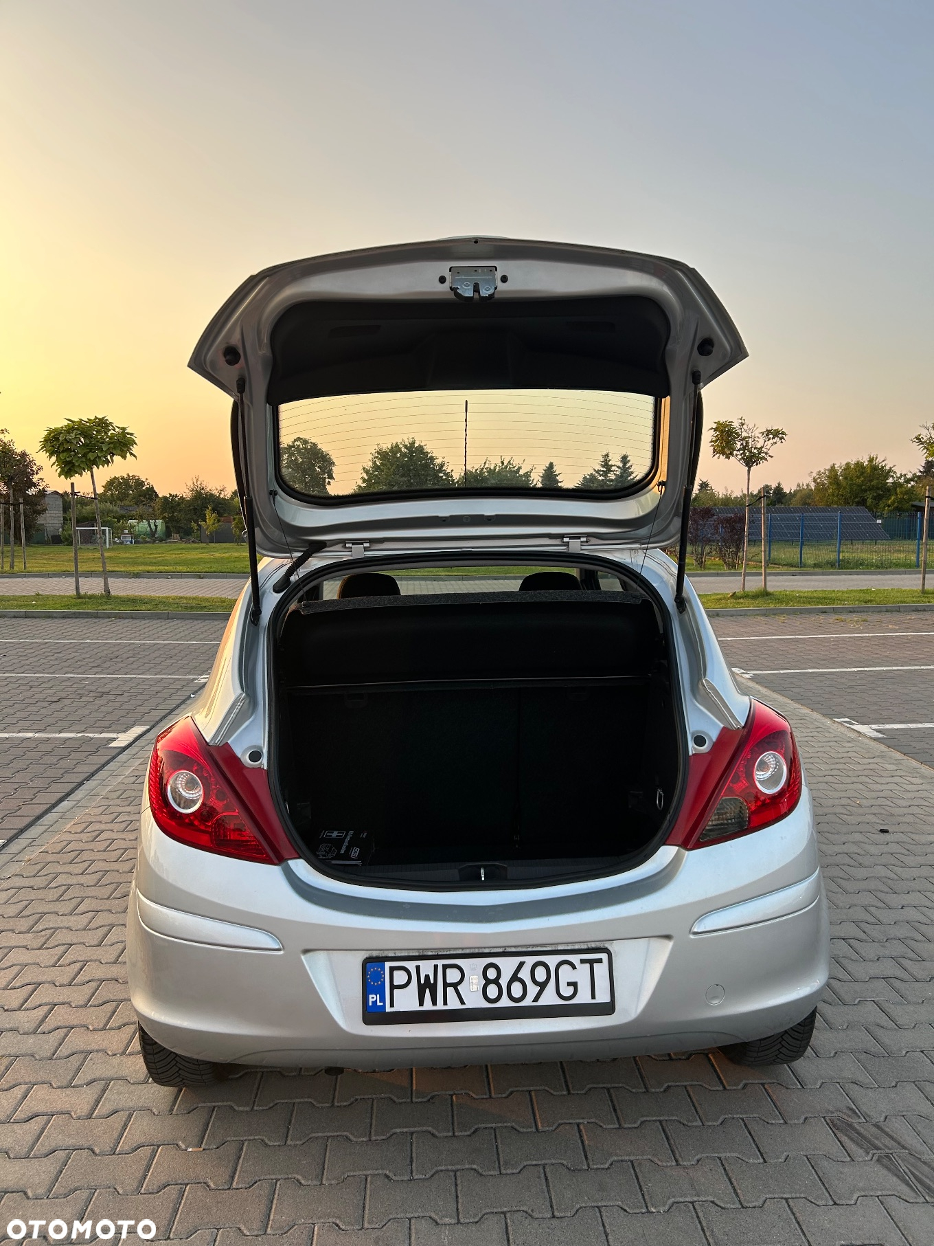 Opel Corsa 1.2 16V Enjoy - 9
