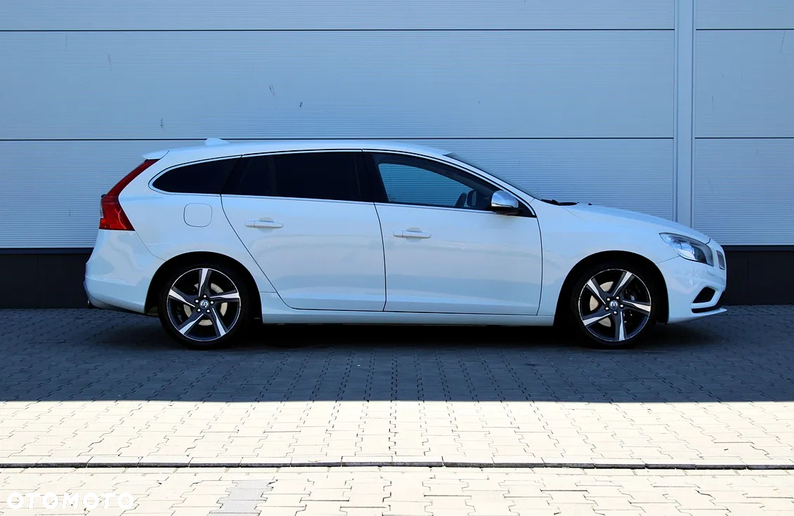 Volvo V60 2.0T R-Design - 12