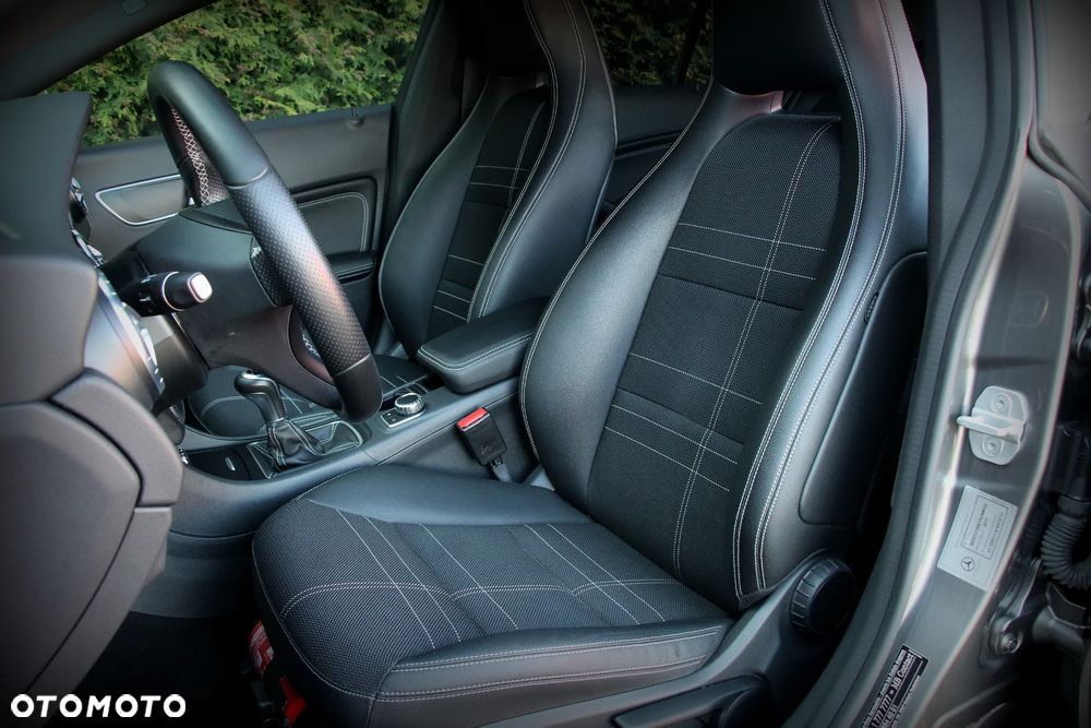 Mercedes-Benz CLA 180 Urban - 23