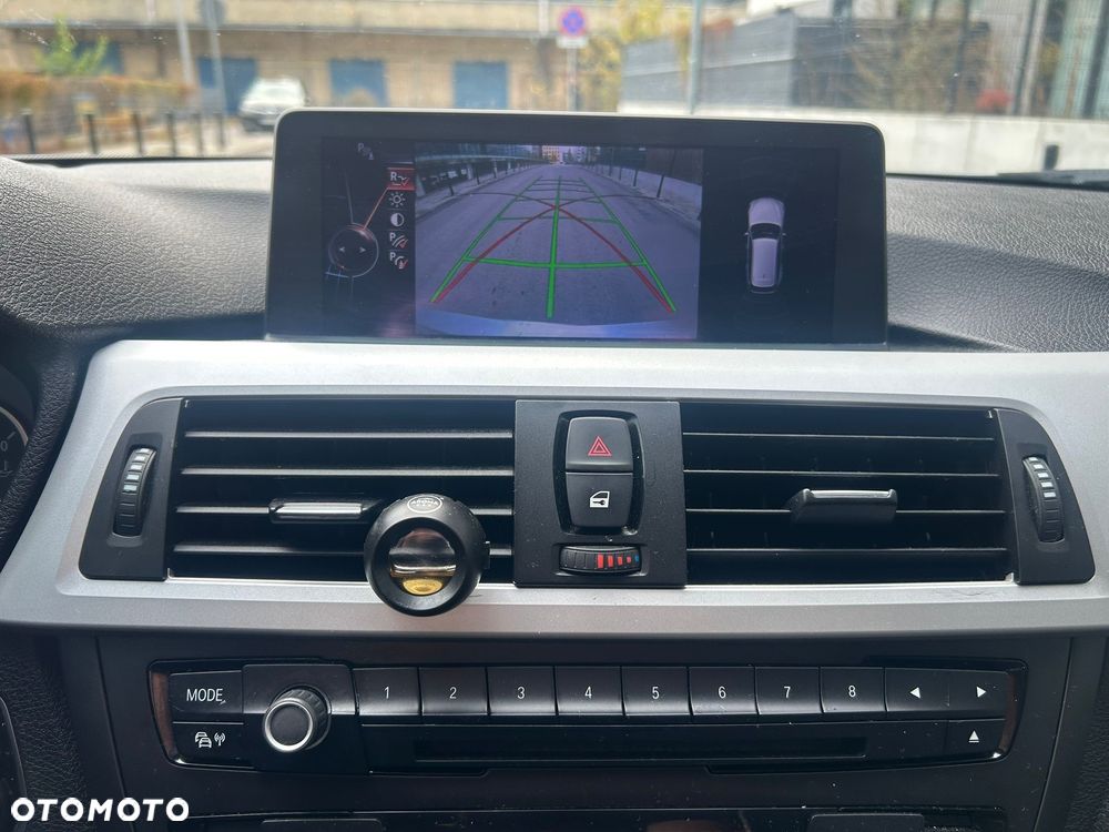 BMW Seria 3 318d Luxury Line - 16