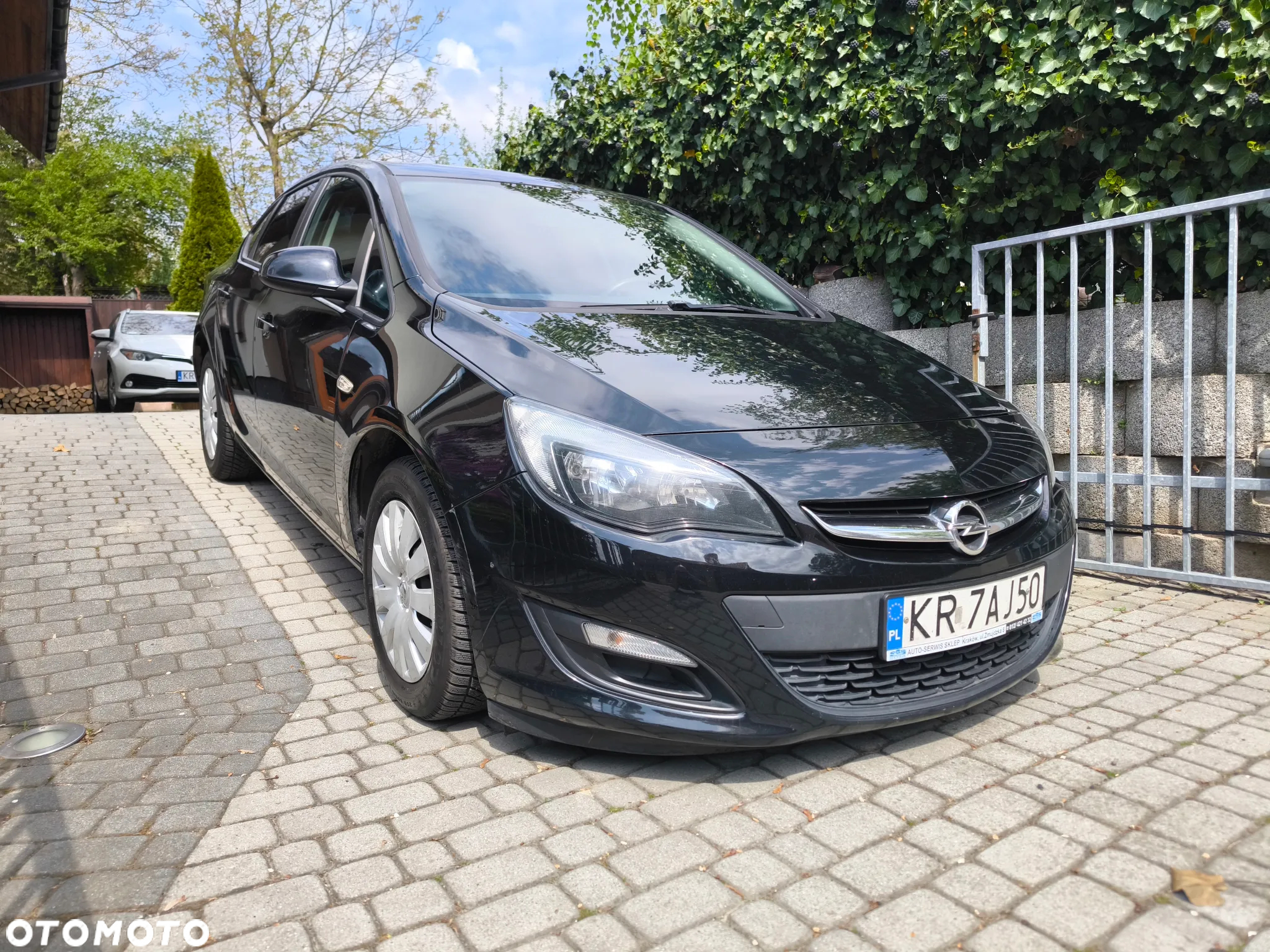 Opel Astra IV 1.4 T Business EU6 - 2