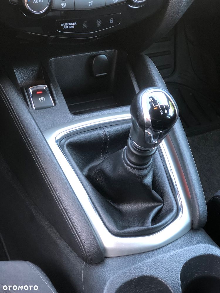 Nissan Qashqai 1.5 dCi N-Connecta - 26