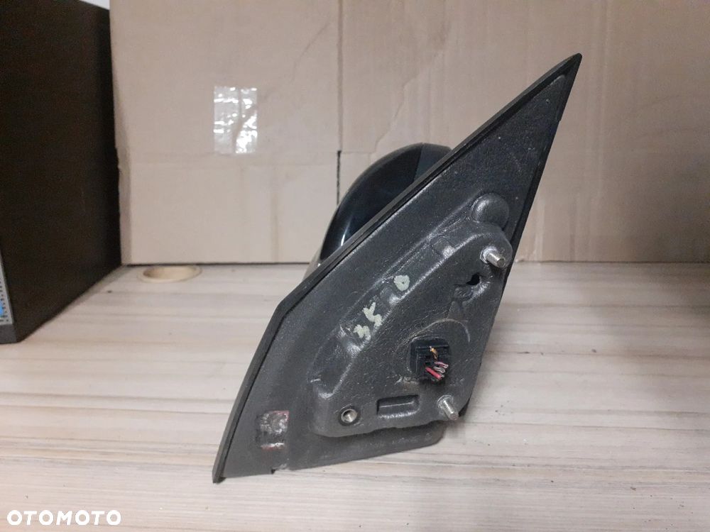 # LUSTETKO PRAWE HYUNDAI TUSCON 5PIN PAE CZARNE - 3