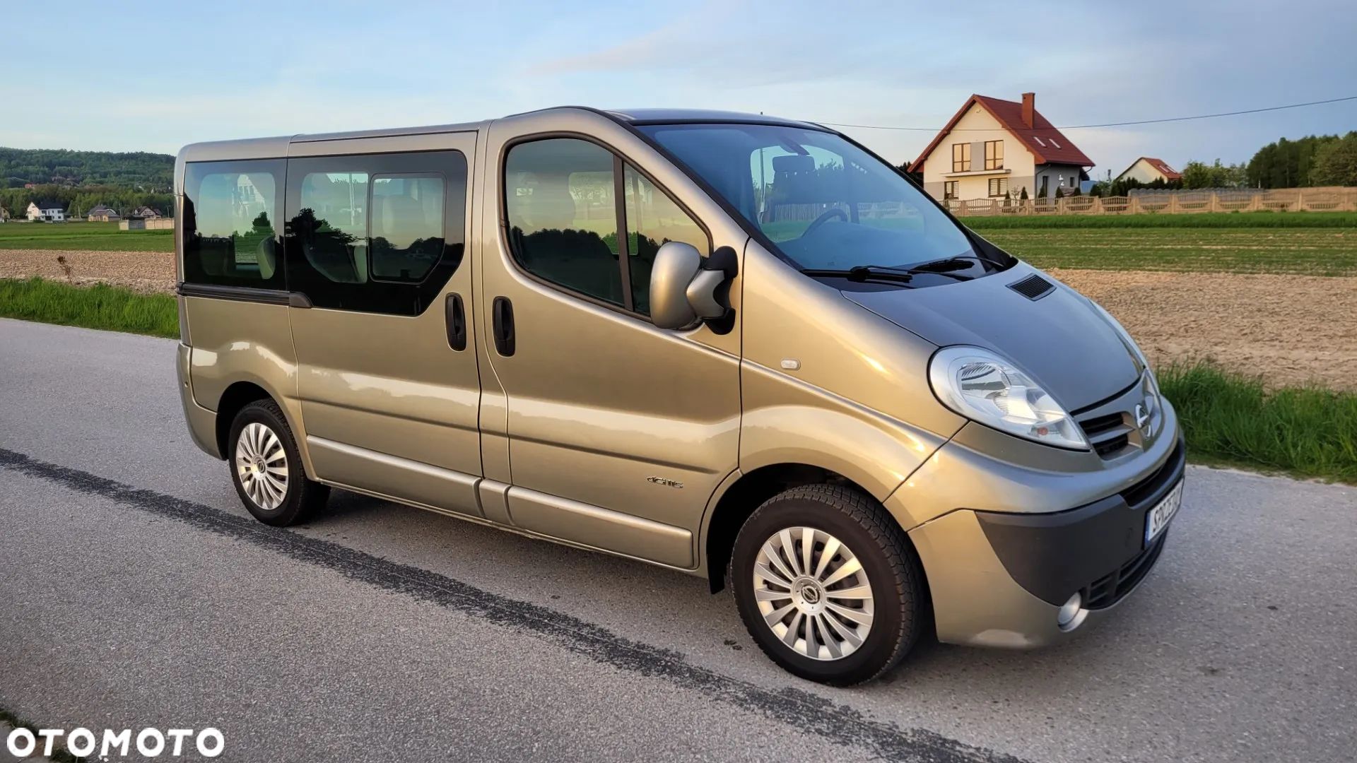 Renault Trafic 2.0 dCi 115 FAP Grand Passenger Black Edition - 1