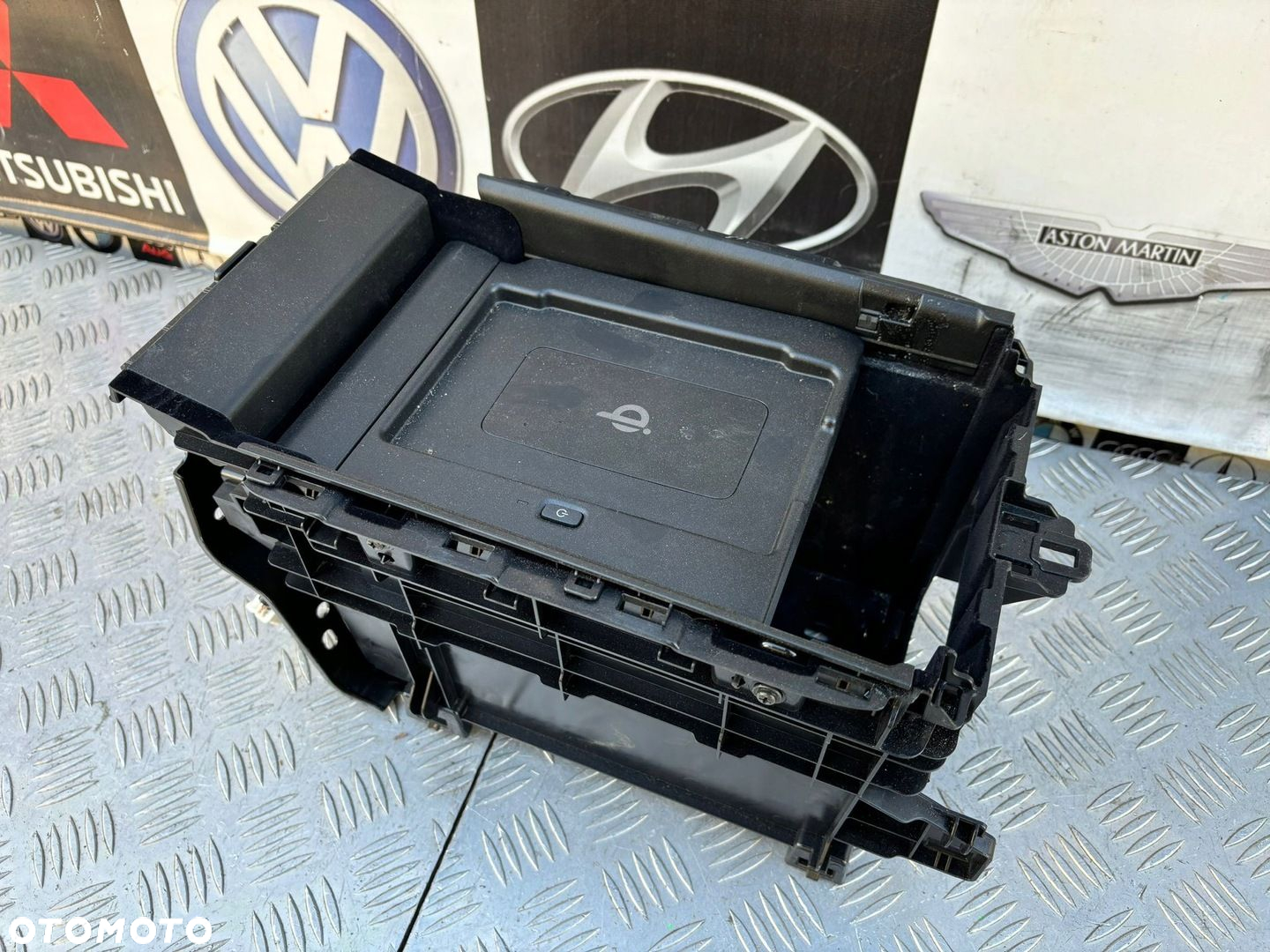 LEXUS NX PODŁOKIETNIK ŁADOWARKA INDUKCYJNA 2018R - 2