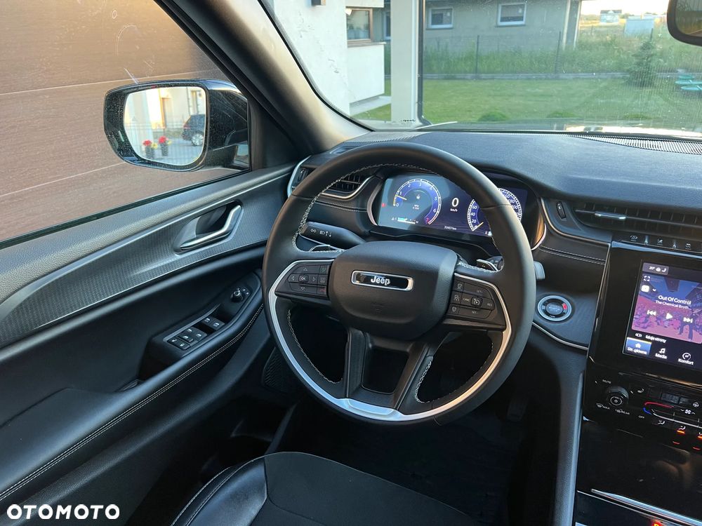Jeep Grand Cherokee - 21