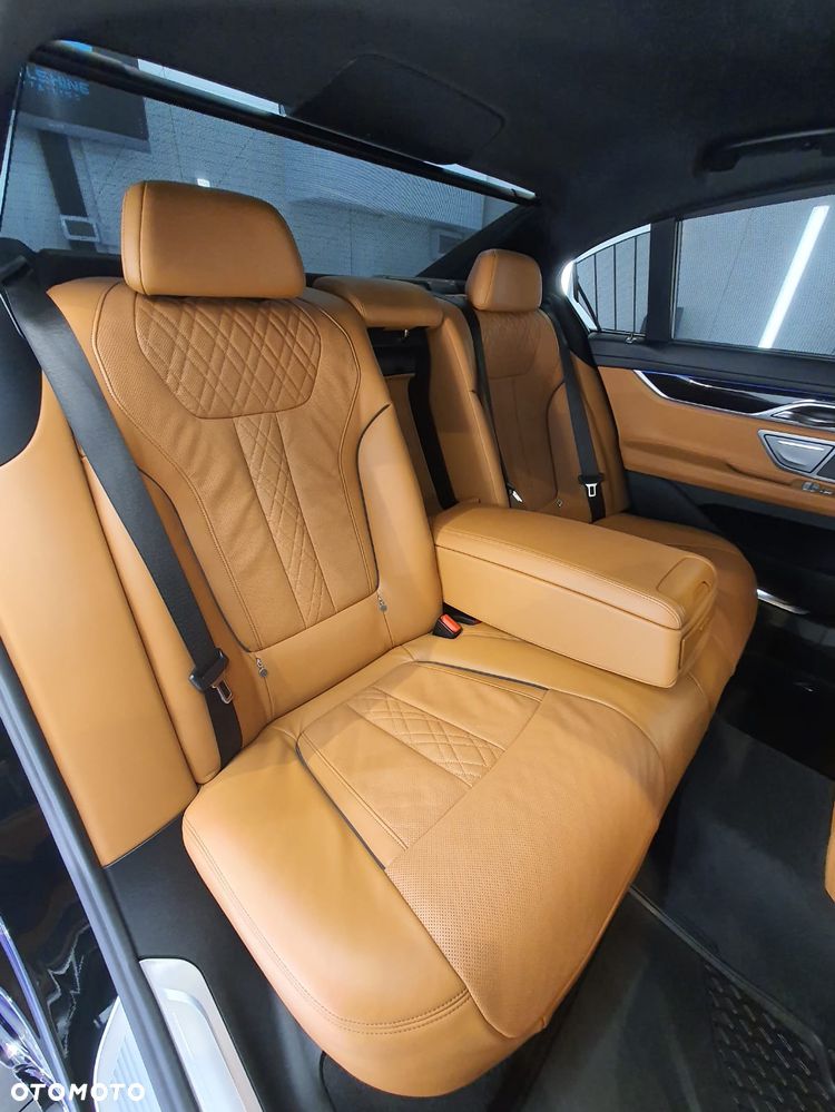 BMW Seria 7 740d xDrive - 16