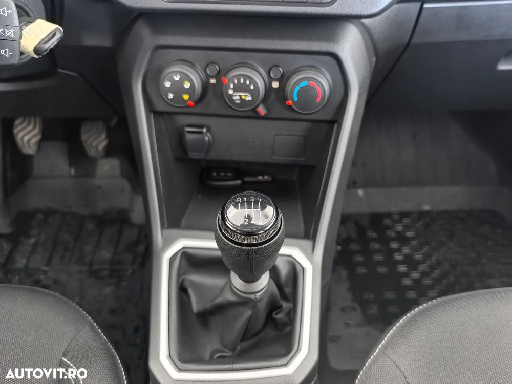 Dacia Logan TCe 90 MT6 Expression - 12