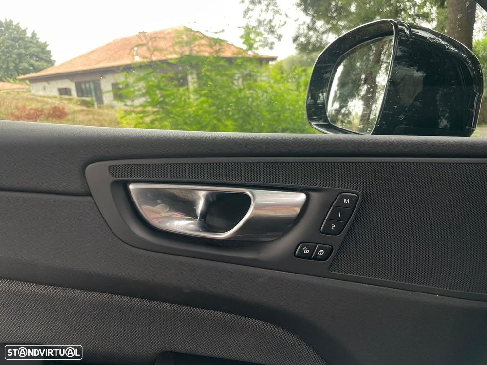 Volvo XC 60 2.0 T6 PHEV Black Edition AWD - 46