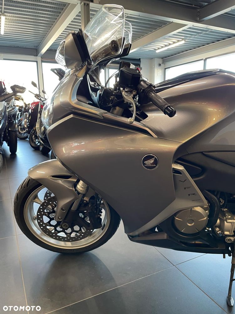 Honda VFR - 11