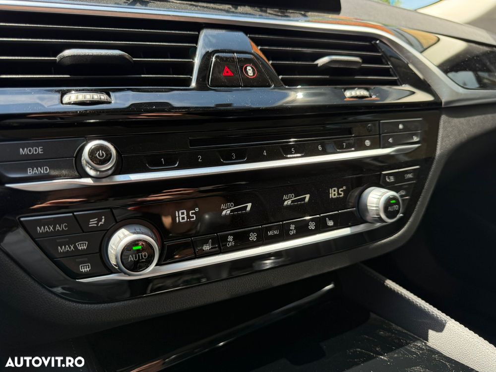 BMW Seria 5 520i Aut. Luxury Line - 16