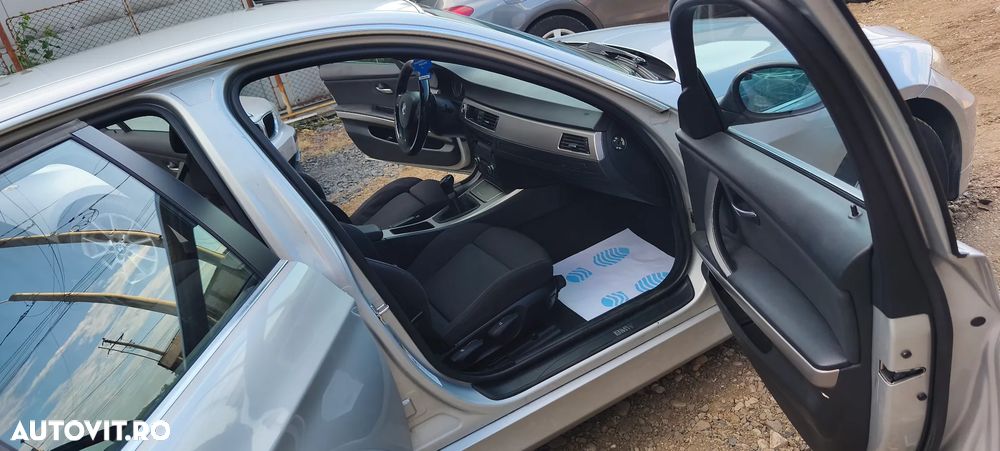 BMW Seria 3 325xi - 23