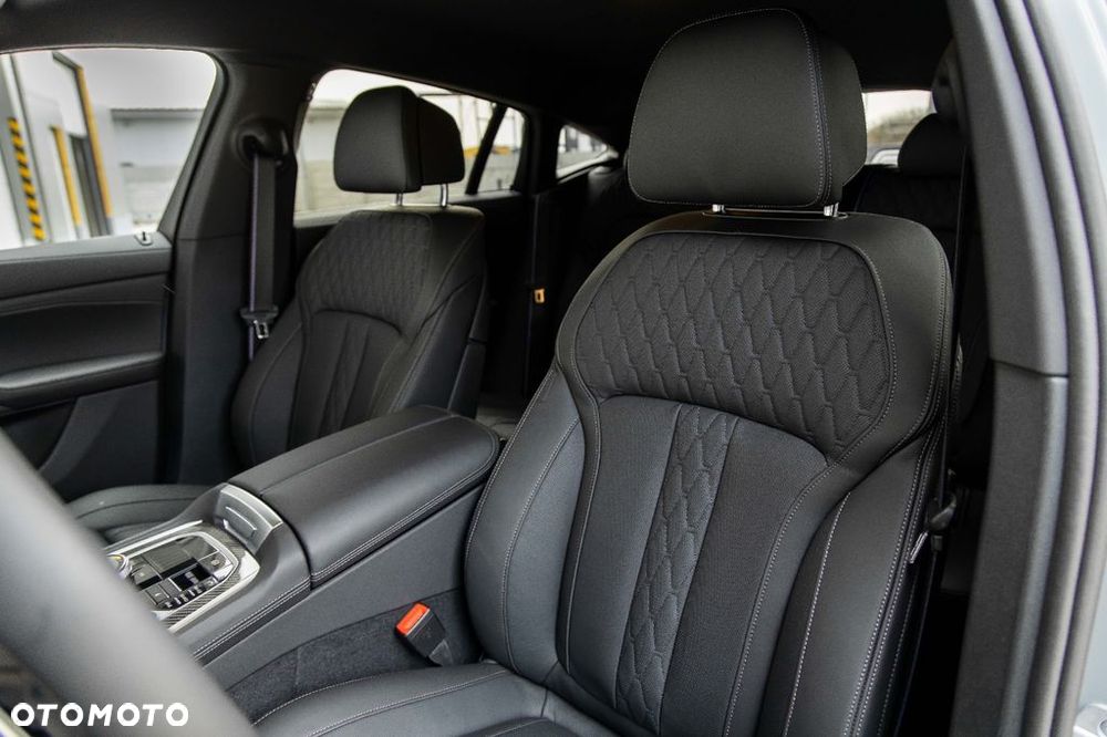 BMW X6 xDrive30d mHEV - 23