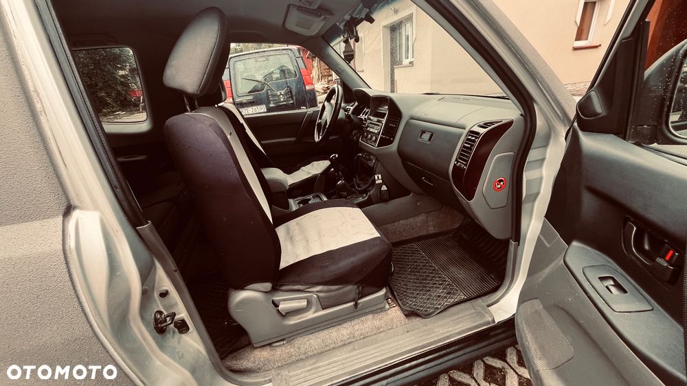 Mitsubishi Pajero - 8