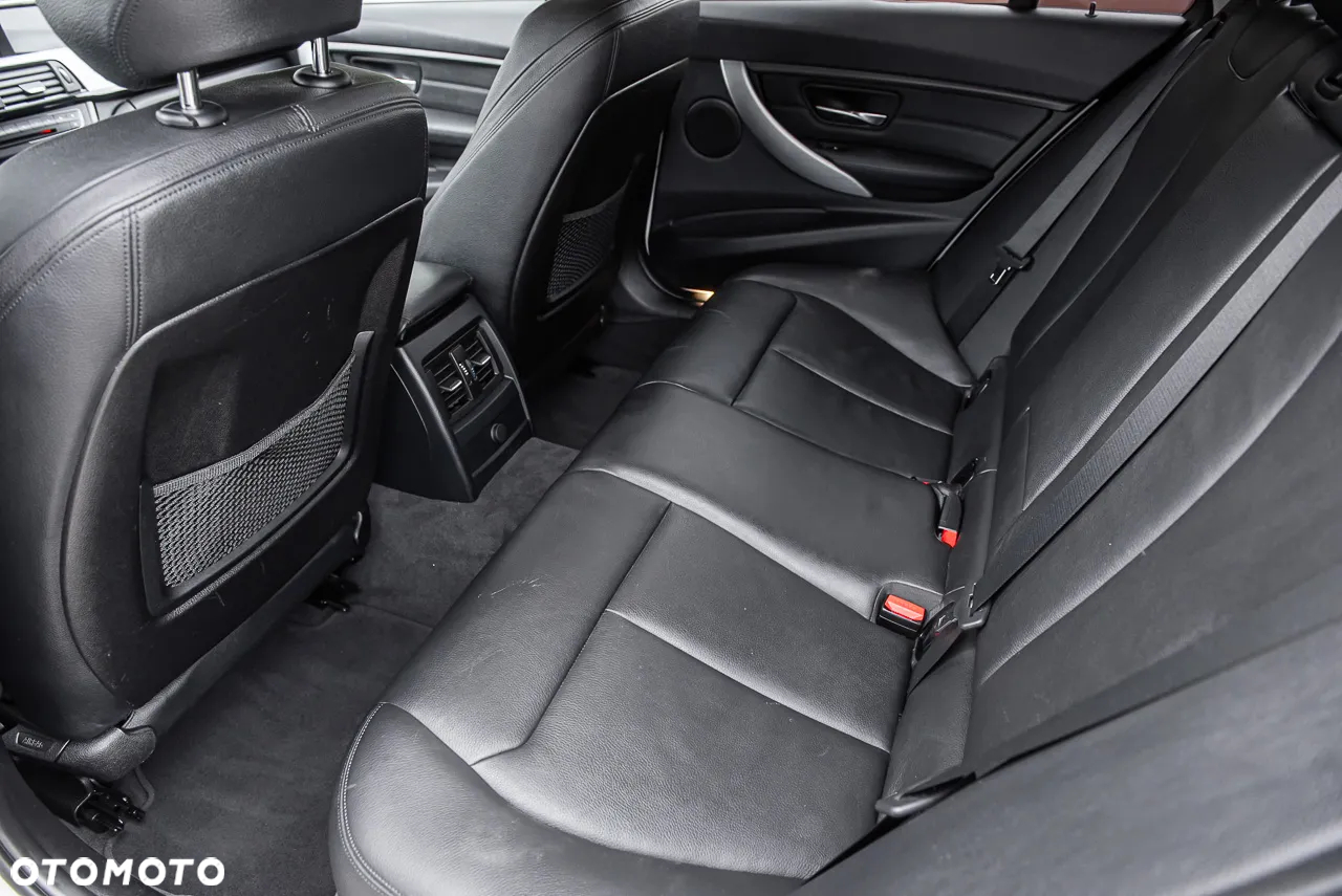 BMW Seria 3 320d Touring xDrive Sport Line - 25
