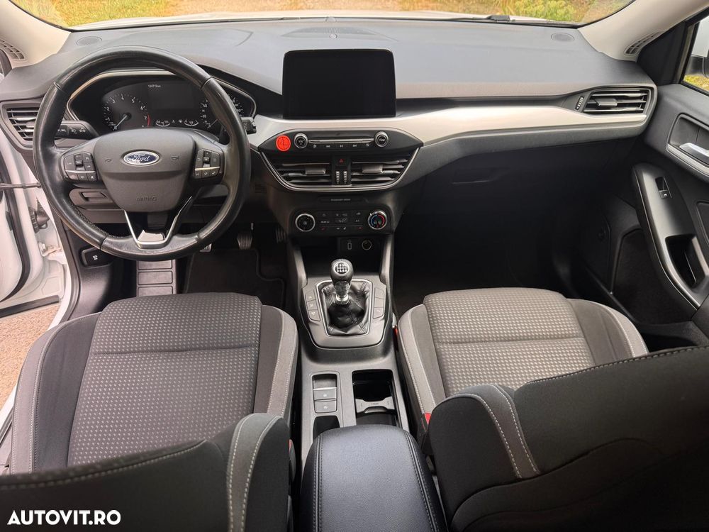 Ford Focus 1.0 EcoBoost Active - 11