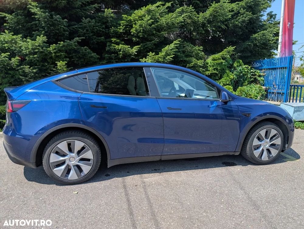 Tesla Model Y - 2