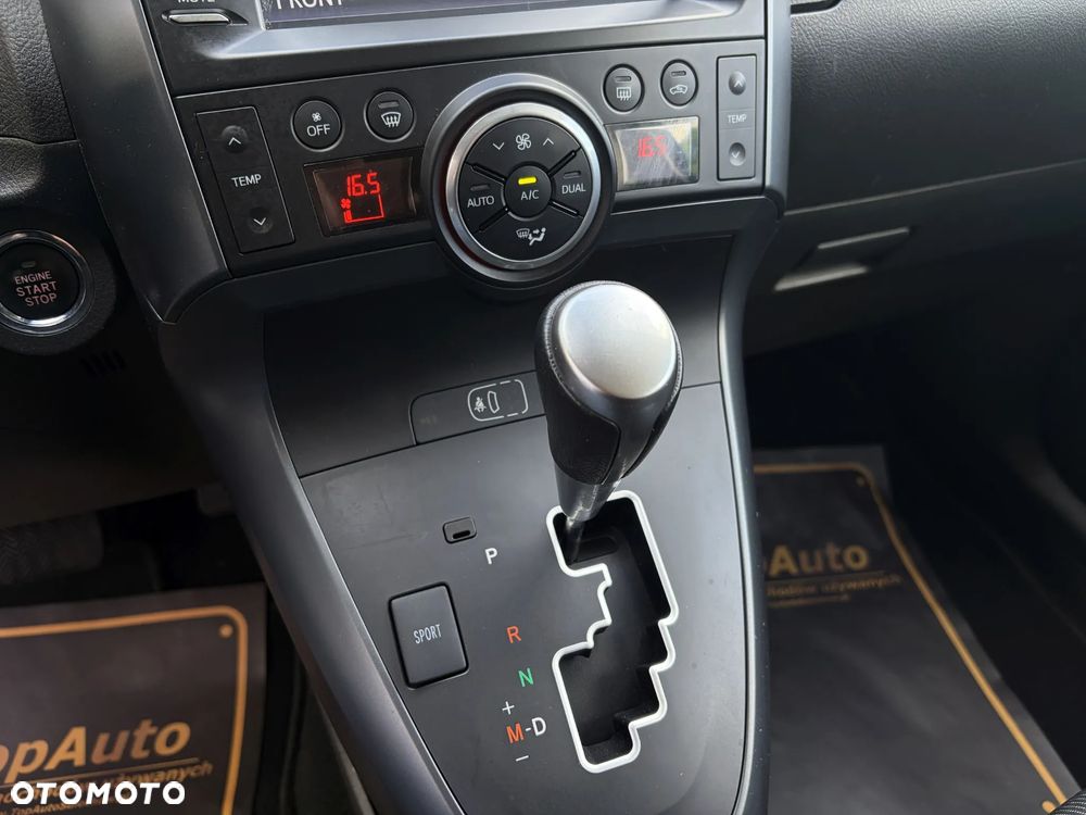 Toyota Verso 1.8 Prestige 7os MS - 32