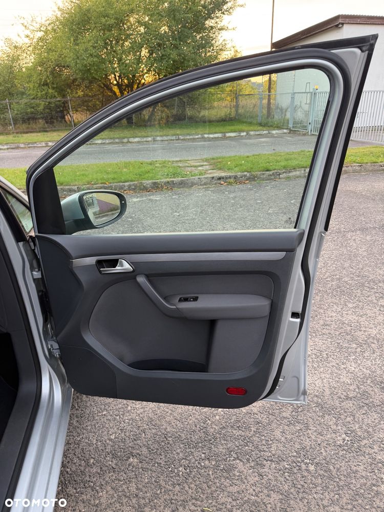 Volkswagen Touran - 23