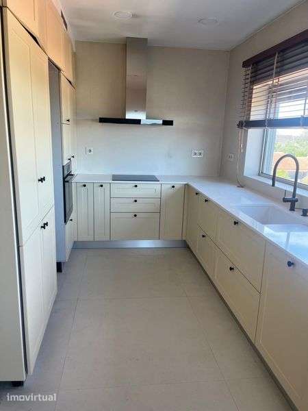 Apartamento T3 para Arrendamento no centro de Meirinhas - Grande imagem: 2/12