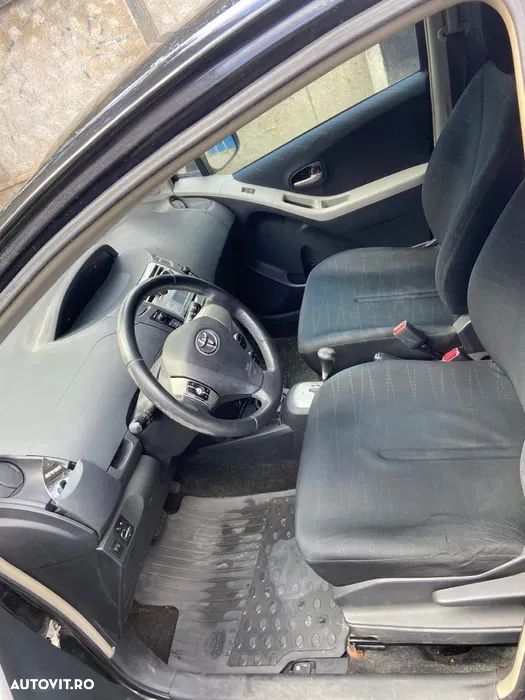 Toyota Yaris - 4