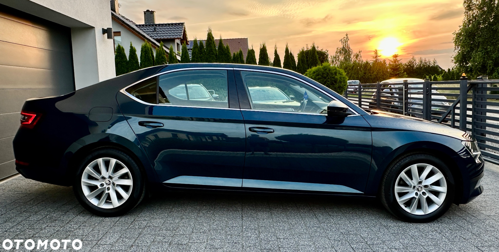 Skoda Superb 2.0 TDI Ambition DSG7 - 4